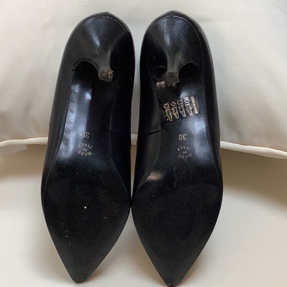 Black Pumps - Picture 3 of 4